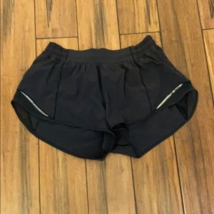 Lululemon Hotty Hot Short II 2.5"